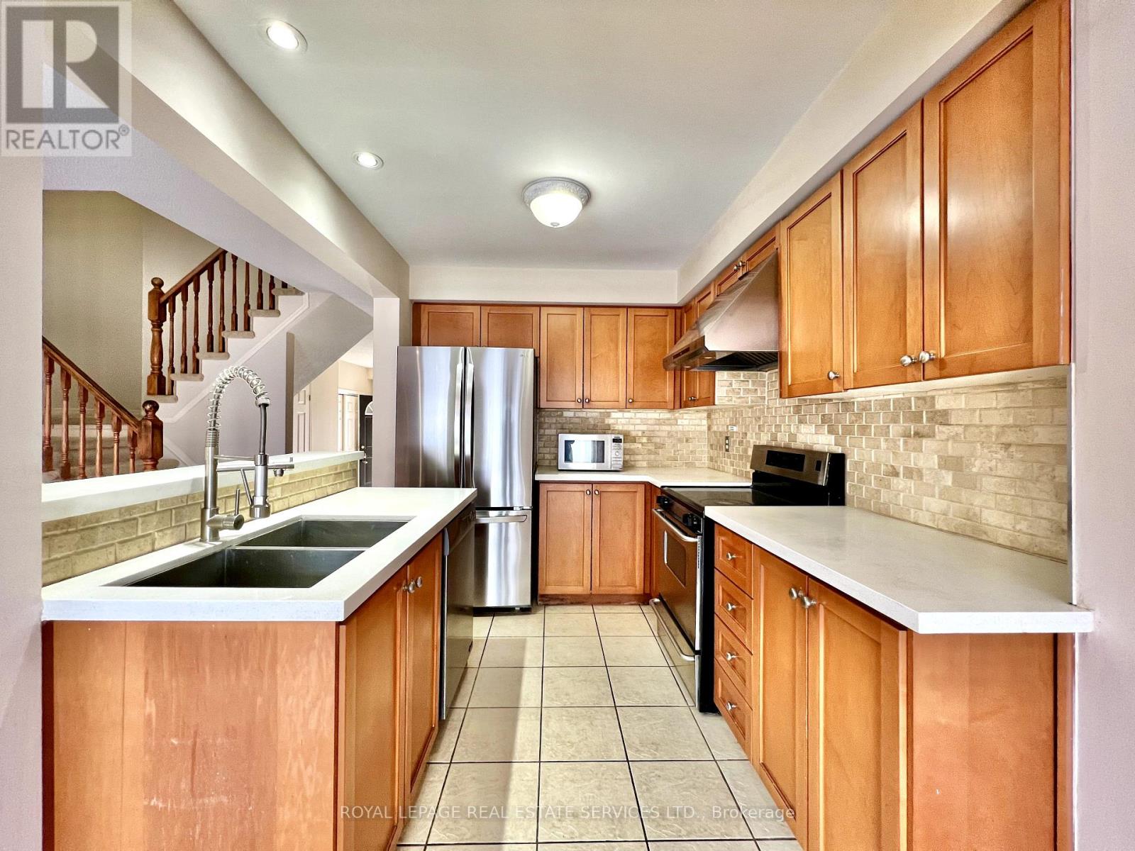 2153 Redstone Crescent, Oakville, Ontario  L6M 5B2 - Photo 12 - W13563866