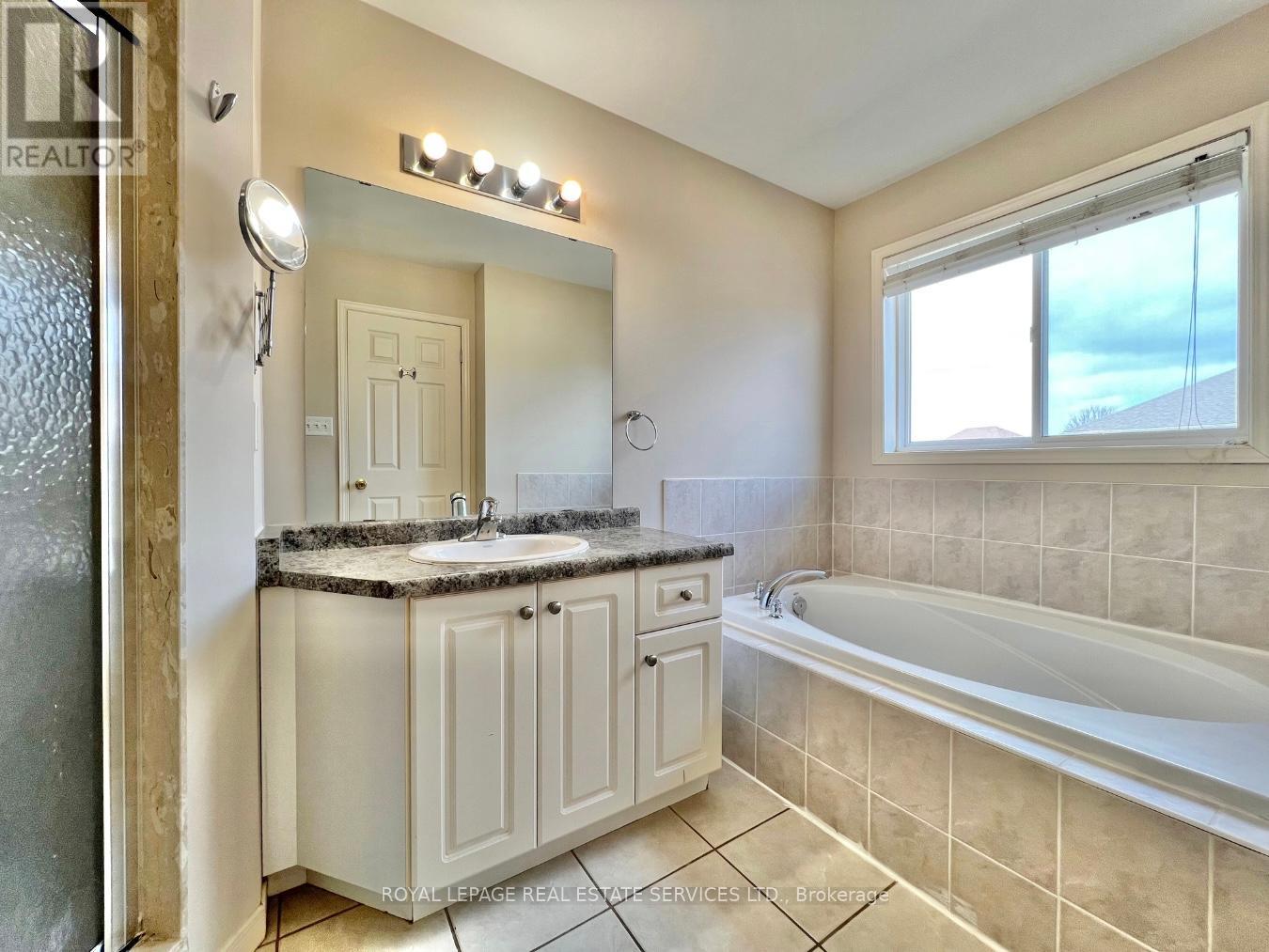 2153 Redstone Crescent, Oakville, Ontario  L6M 5B2 - Photo 17 - W13563866