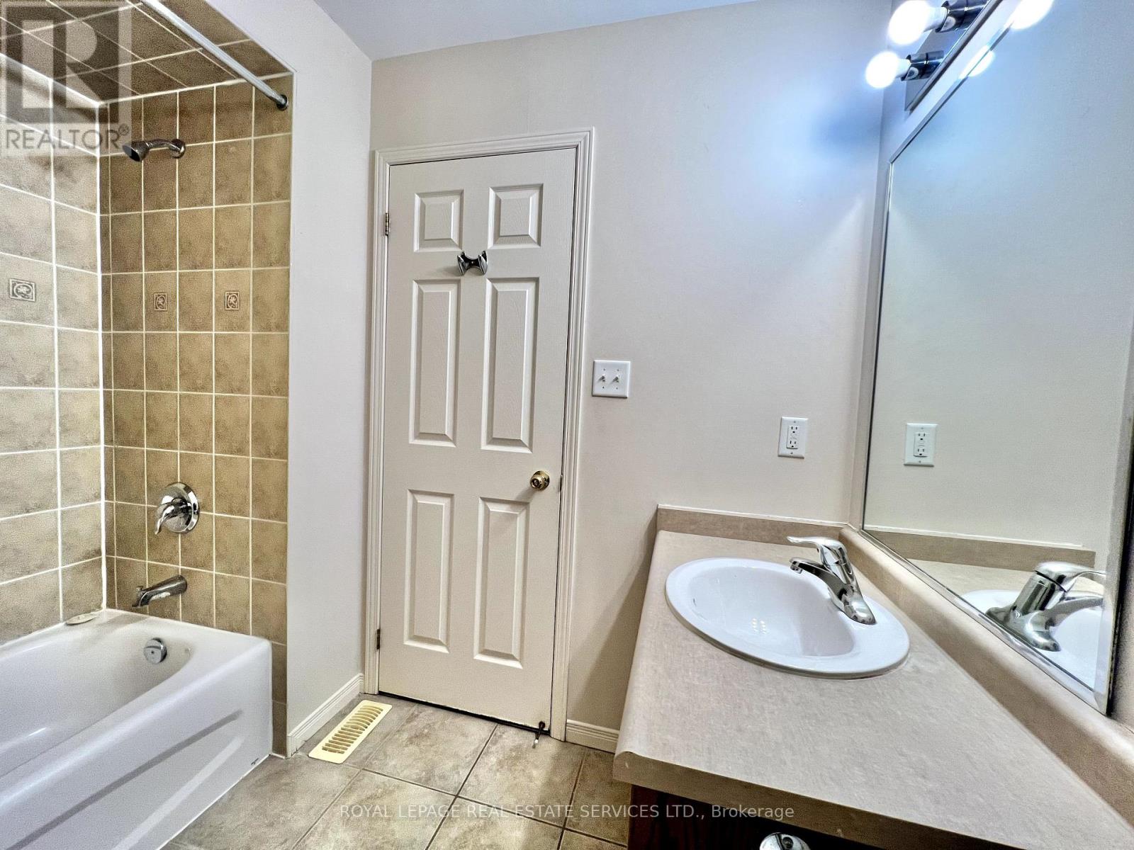 2153 Redstone Crescent, Oakville, Ontario  L6M 5B2 - Photo 24 - W13563866