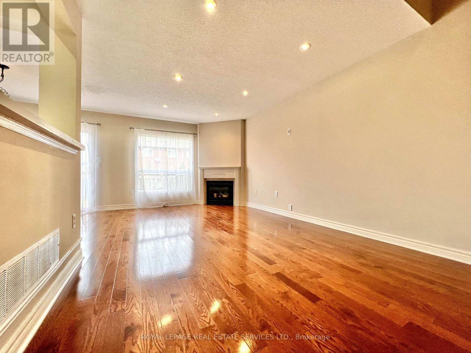 2153 Redstone Crescent, Oakville, Ontario  L6M 5B2 - Photo 6 - W13563866