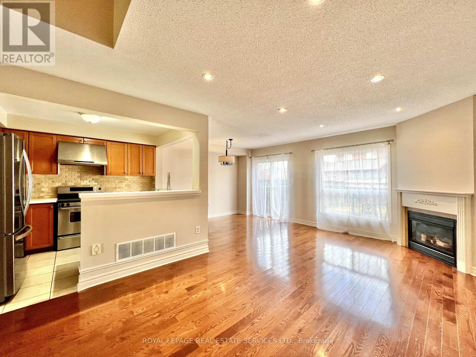 2153 Redstone Crescent, Oakville, Ontario  L6M 5B2 - Photo 7 - W13563866