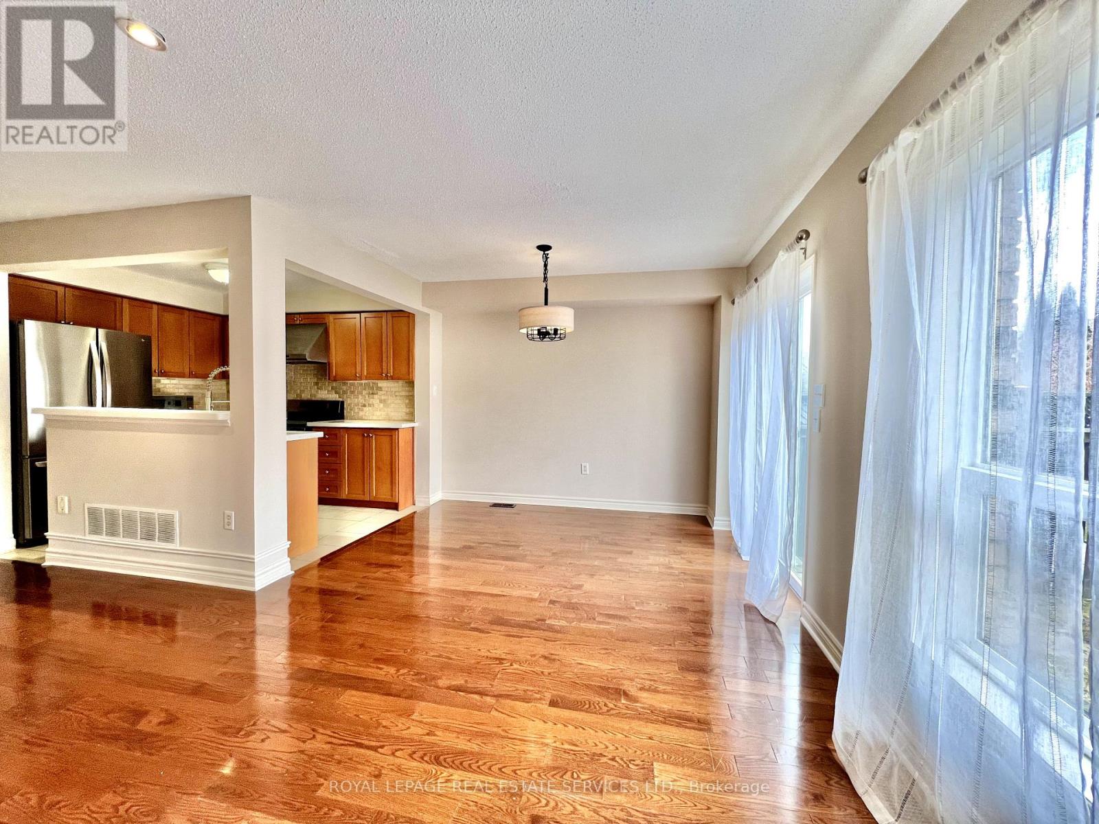 2153 Redstone Crescent, Oakville, Ontario  L6M 5B2 - Photo 8 - W13563866