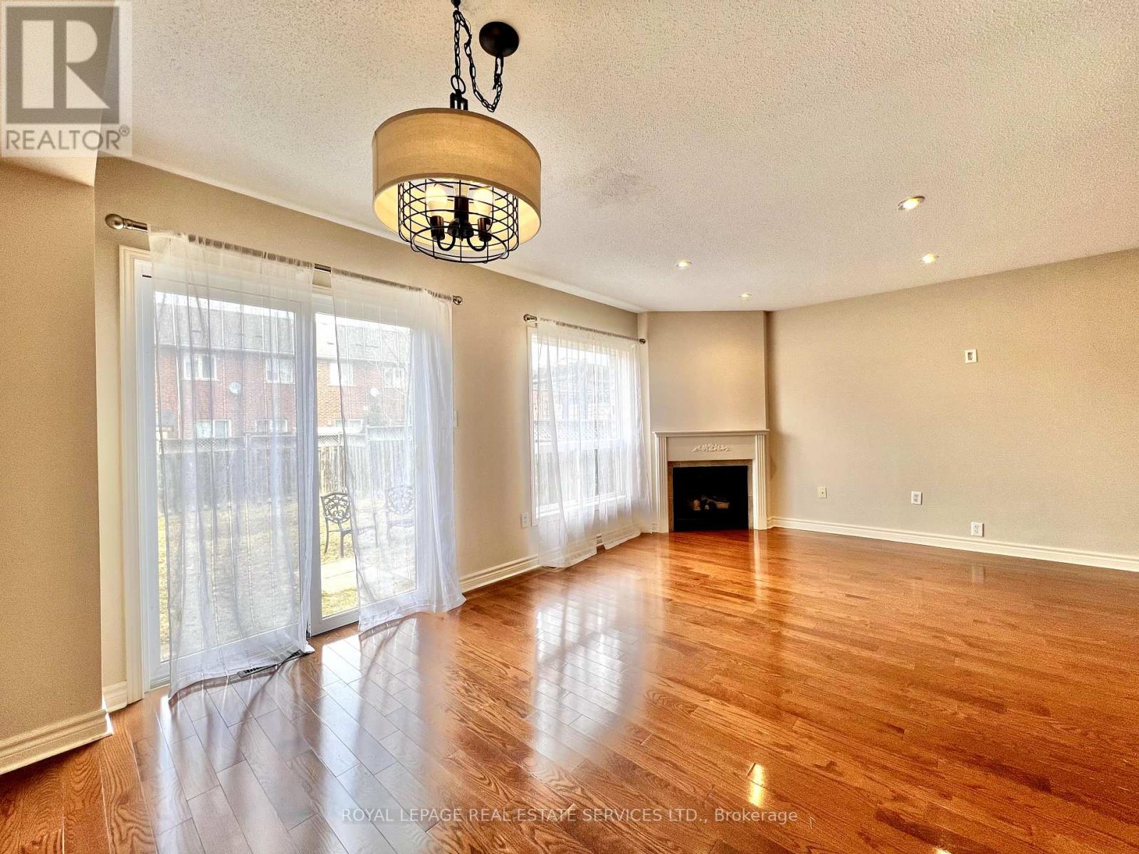 2153 Redstone Crescent, Oakville, Ontario  L6M 5B2 - Photo 9 - W13563866