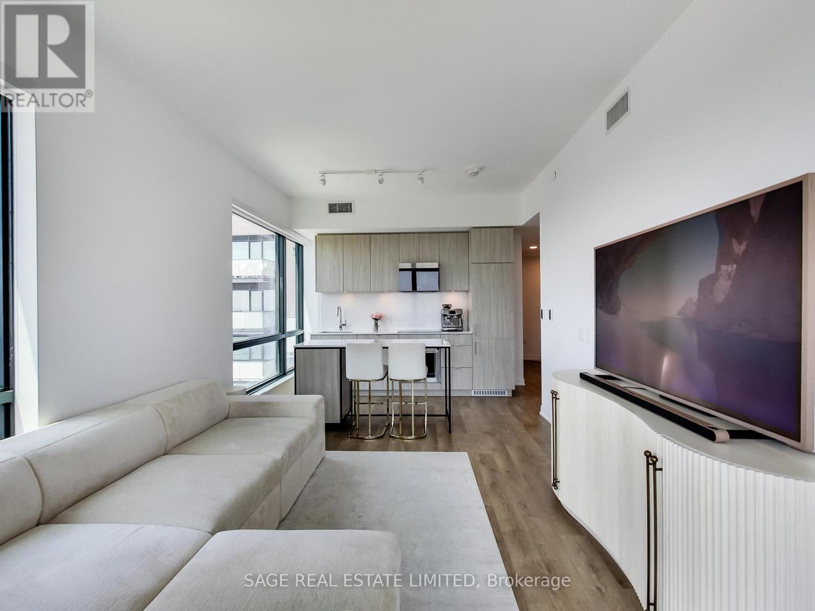 817 - 251 Masonry Way, Mississauga, Ontario  L5H 0B3 - Photo 3 - W13563966