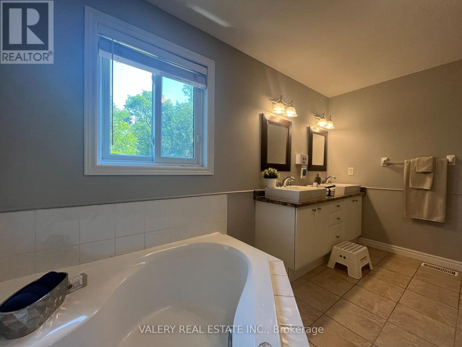 70 Doonmills Drive, Kitchener, Ontario  N2P 2X3 - Photo 38 - X13563812