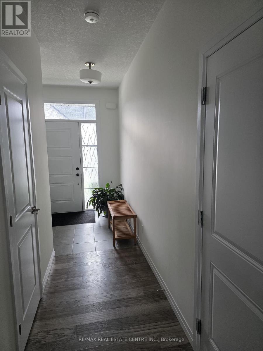 36 Queensbrook Crescent, Cambridge, Ontario  N1S 0E5 - Photo 3 - X13563830