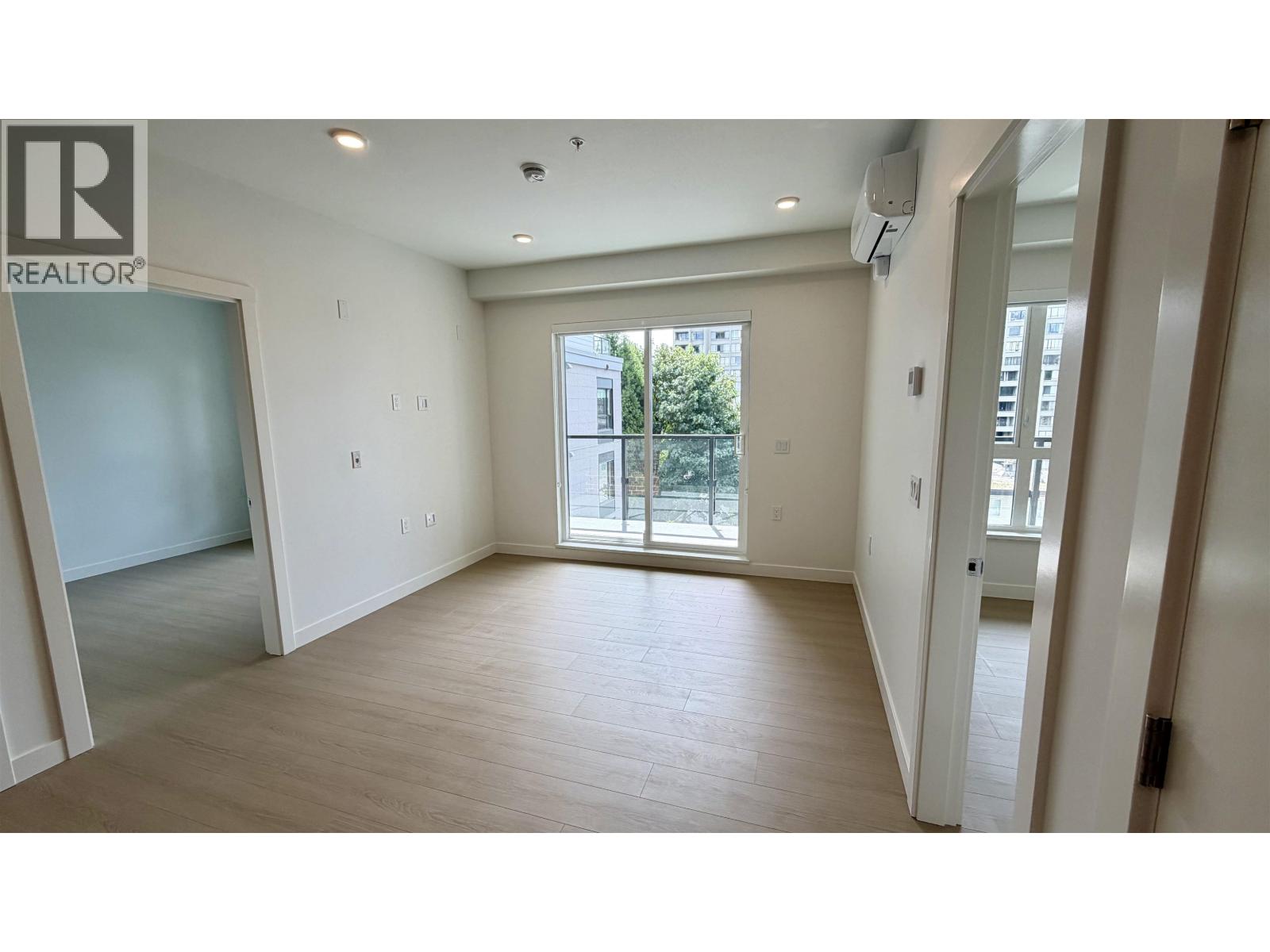 426 82 First Street, New Westminster, British Columbia  V3L 0L8 - Photo 2 - R3145619