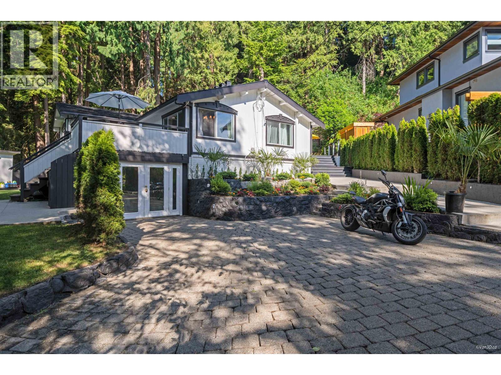 3870 EMERALD DRIVE, North Vancouver, British Columbia