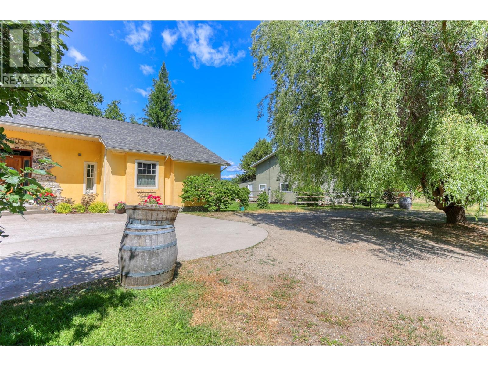 9309 Station Road, Trail, British Columbia  V1R 4W6 - Photo 13 - 10394560