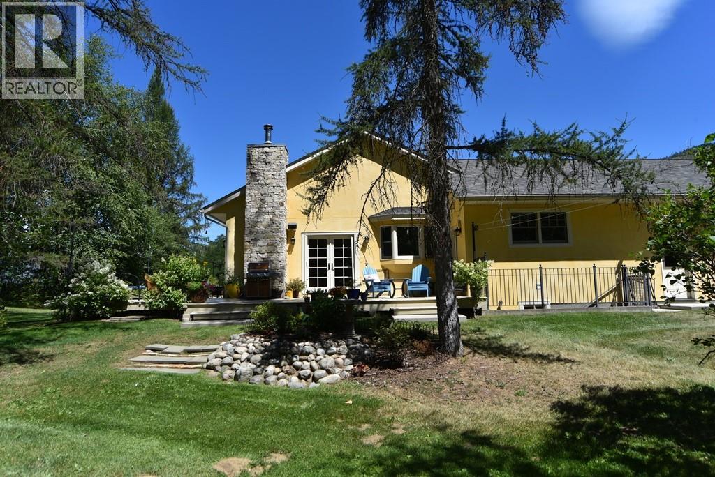 9309 Station Road, Trail, British Columbia  V1R 4W6 - Photo 4 - 10394560