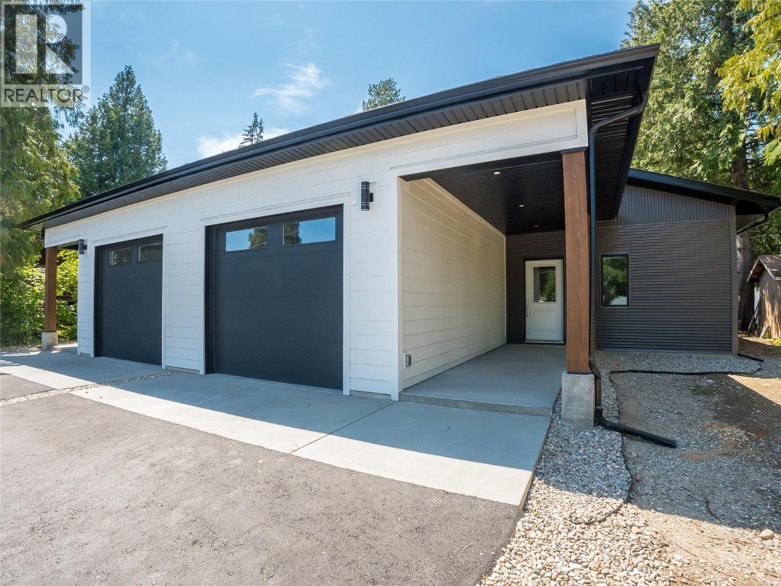 2632 9th Avenue, Castlegar, British Columbia  V1N 2Y9 - Photo 3 - 10394463