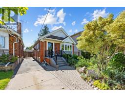 16 CRESTLAND AVENUE, Toronto, Ontario