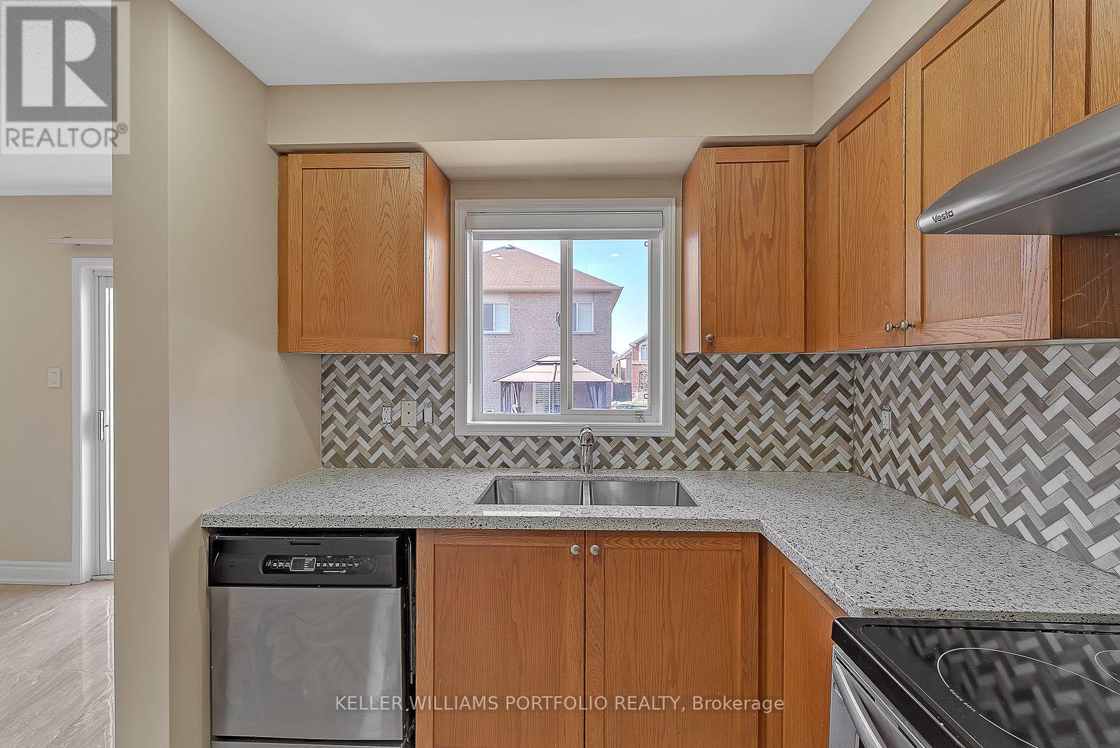 99 Dells Crescent, Brampton, Ontario  L7A 2R4 - Photo 16 - W13564048