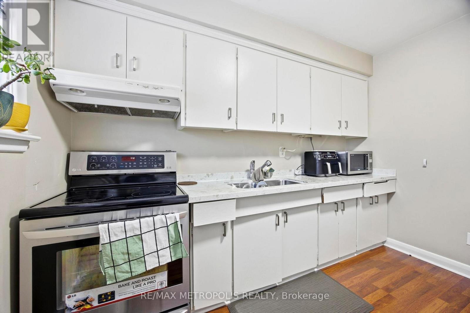 Basement - 11 Rambler Place, Toronto, Ontario  M3L 1N6 - Photo 13 - W13564124