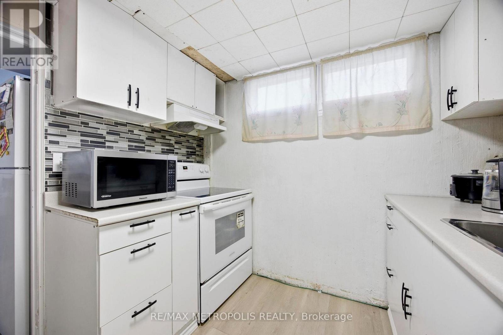 Basement - 11 Rambler Place, Toronto, Ontario  M3L 1N6 - Photo 20 - W13564124