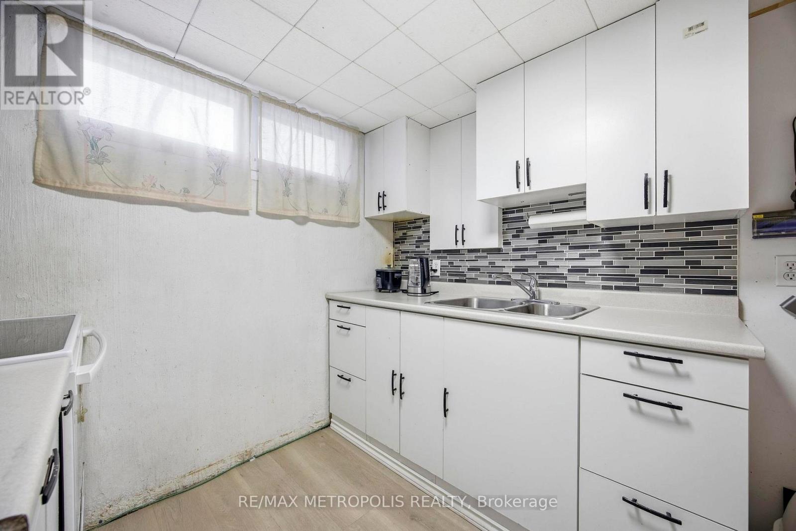 Basement - 11 Rambler Place, Toronto, Ontario  M3L 1N6 - Photo 21 - W13564124