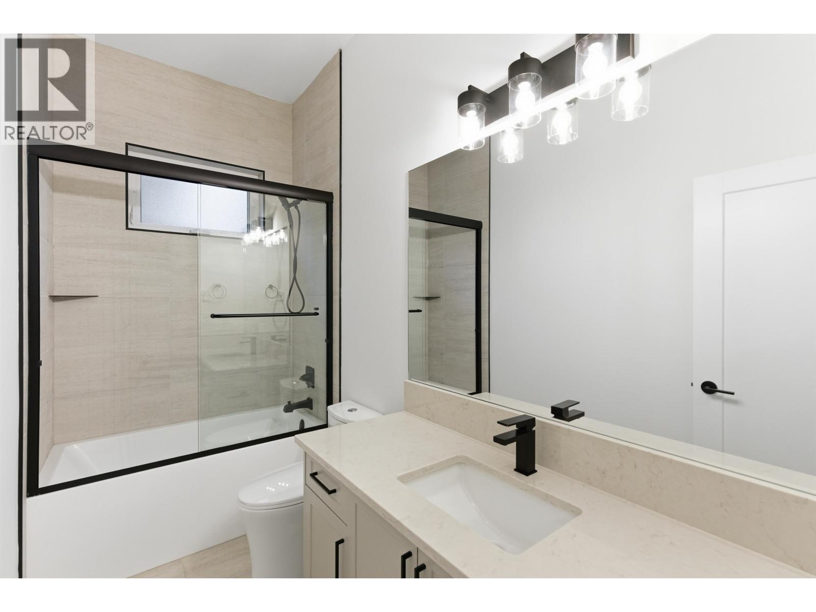 2 8408 17th Avenue, Burnaby, British Columbia  V3N 1N2 - Photo 37 - R3146158