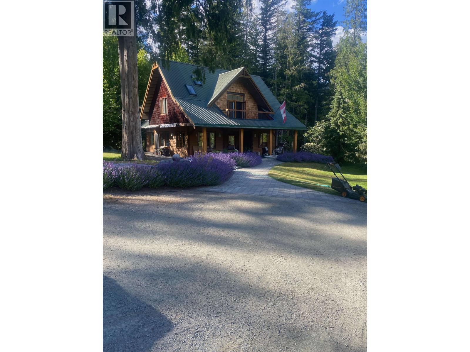 3 Walkerville Estates Road, Pemberton, British Columbia V0N 2L0 - Photo 1 - R3146365