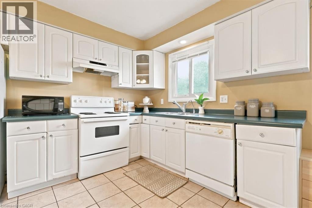6 Tamarack Court, Cambridge, Ontario  N3C 3A8 - Photo 6 - 40835967