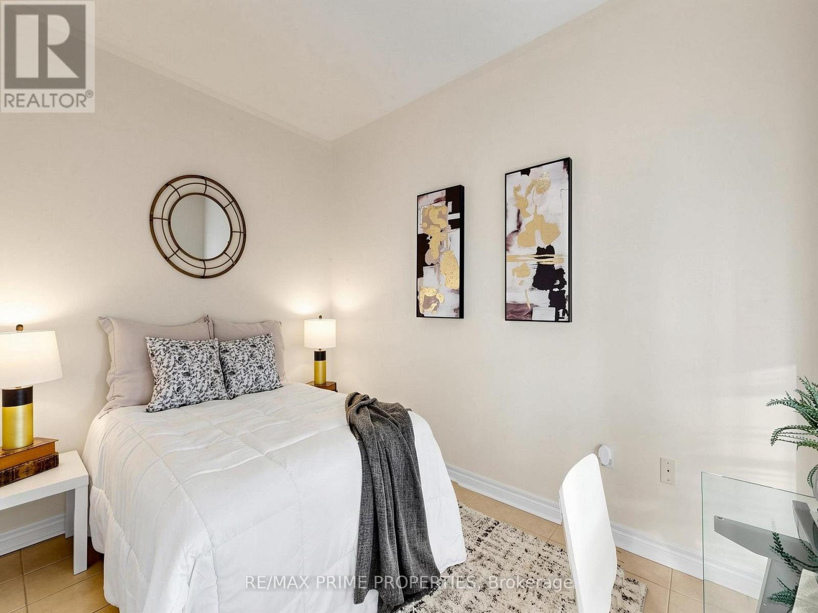 176 Sawmill Valley Drive, Newmarket, Ontario  L3X 2V7 - Photo 5 - N13564182