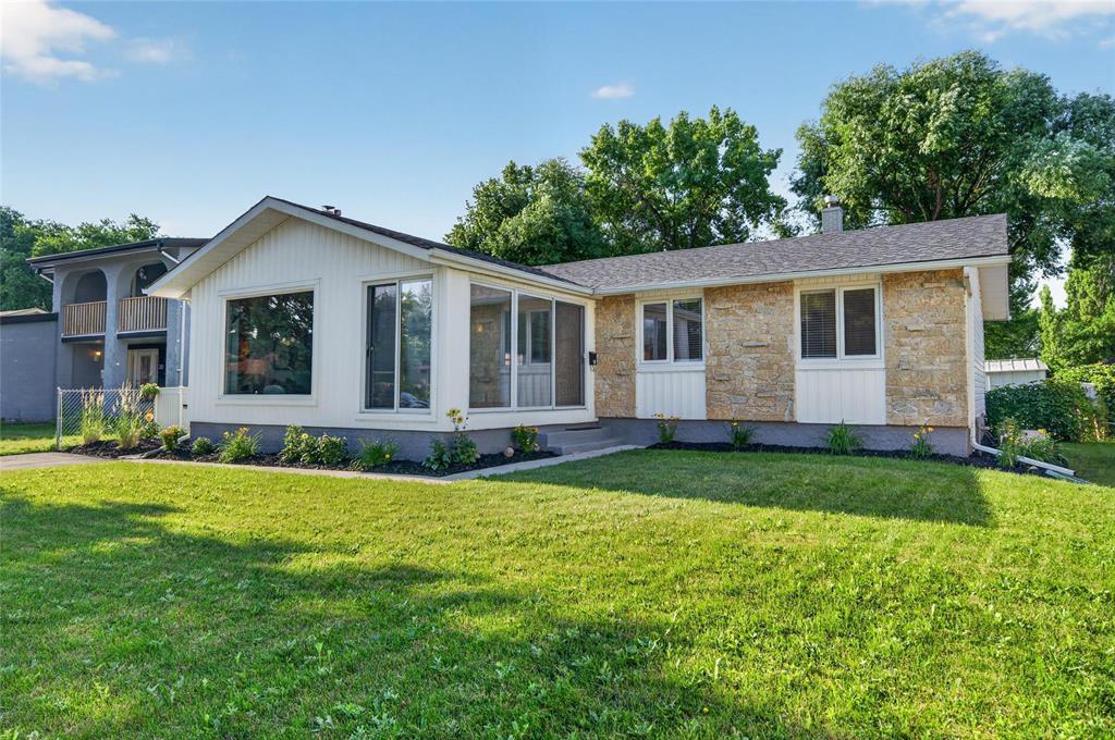 24 Southmoor Road, Winnipeg, Manitoba R2J 2P4 - Photo 0 - 202616596