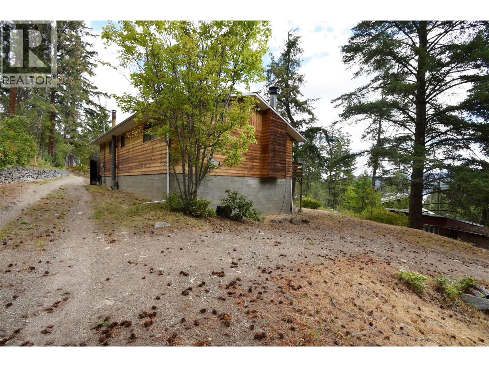398 Kildare Way, Vernon, British Columbia  V1H 2C7 - Photo 3 - 10394435