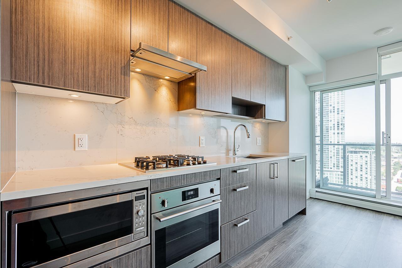2606 13350 Central Avenue, Surrey, British Columbia  V3T 0S1 - Photo 2 - R3029385