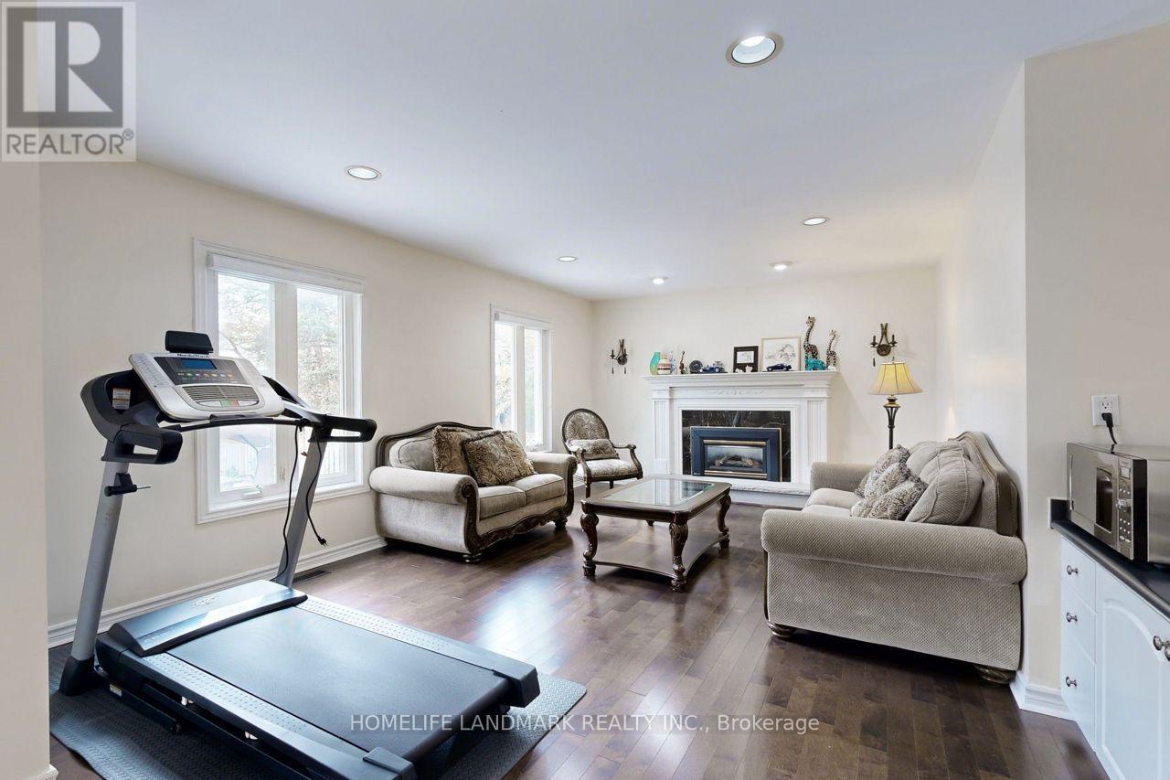 46 Green Ash Crescent, Richmond Hill, Ontario  L4B 3S1 - Photo 9 - N13564222