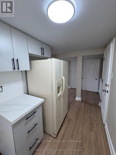 3404 Monica Drive N, Mississauga, Ontario  L4T 3E7 - Photo 4 - W13564186