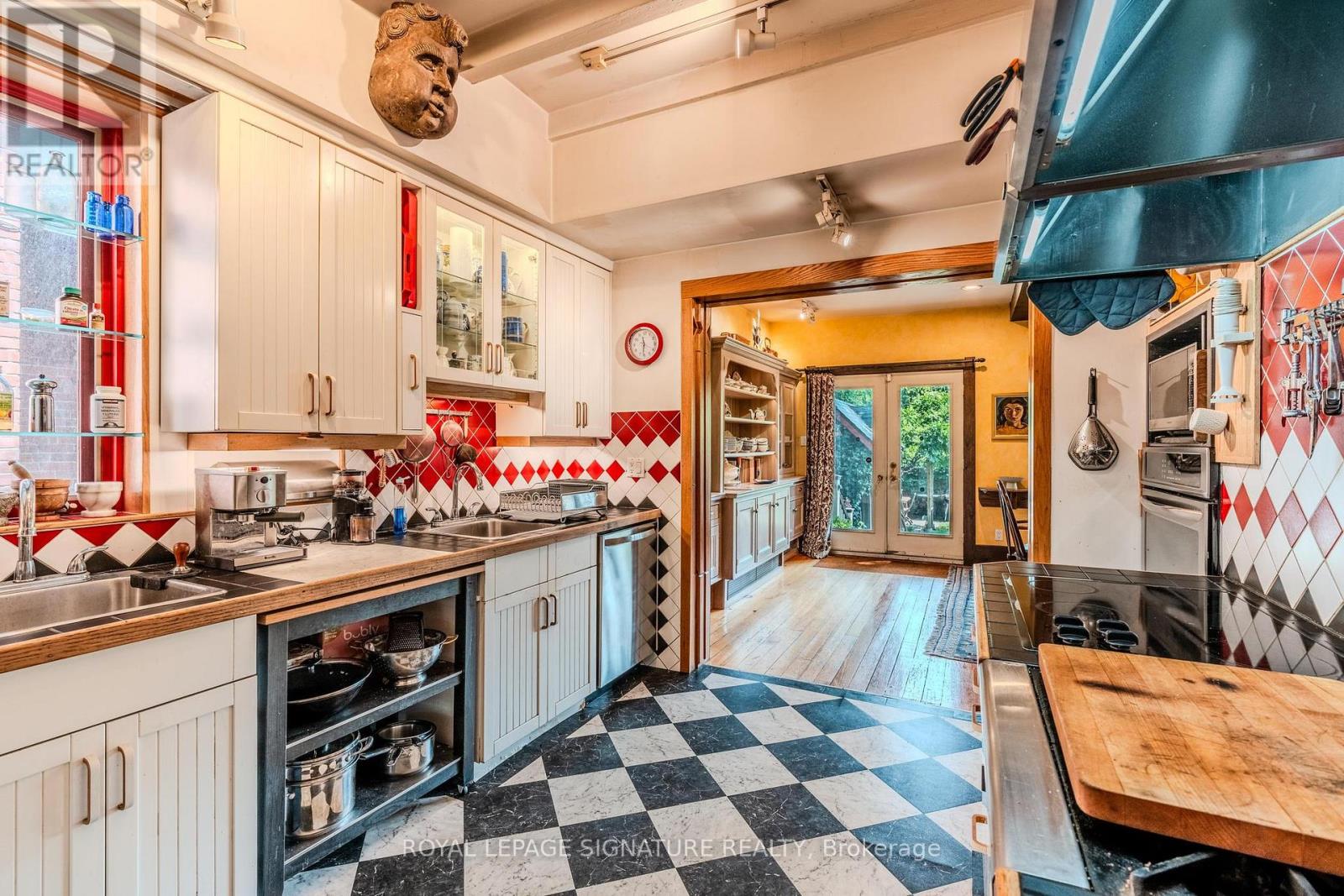 Main - 295 Indian Road, Toronto, Ontario  M6R 2X5 - Photo 15 - W13564238