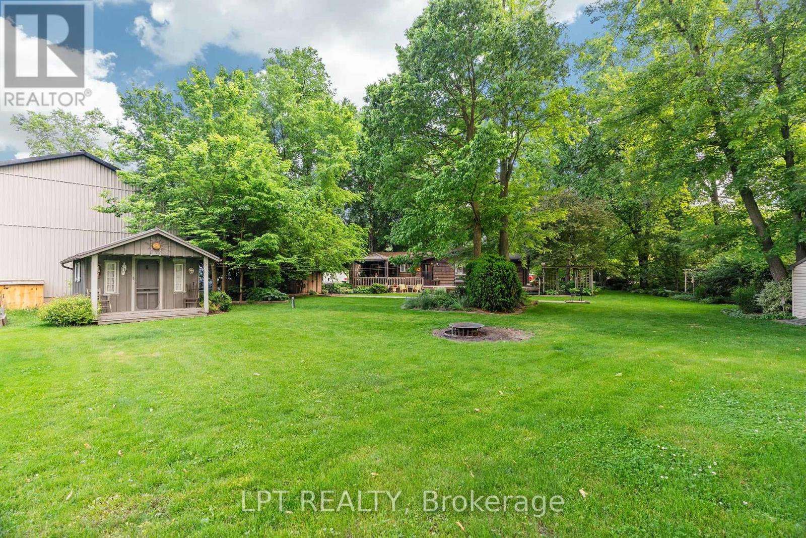8459 Adams Court, Lambton Shores, Ontario  N0M 1T0 - Photo 3 - X13564298