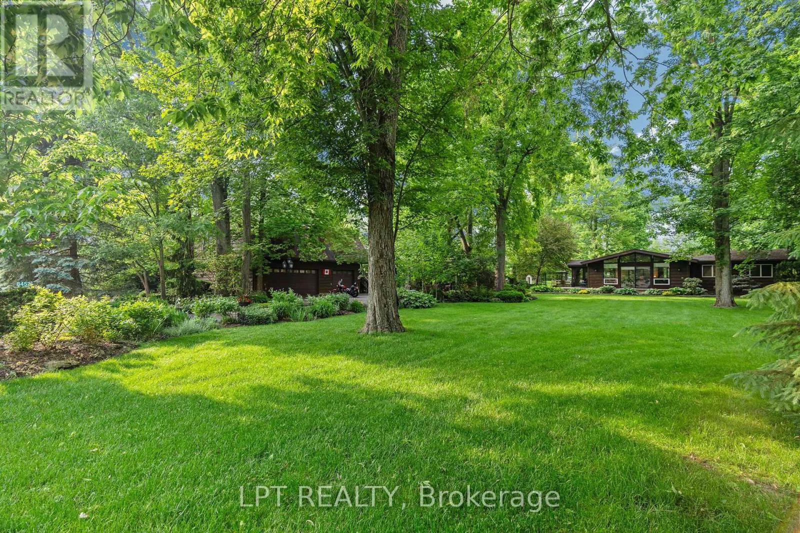 8459 Adams Court, Lambton Shores, Ontario  N0M 1T0 - Photo 4 - X13564298