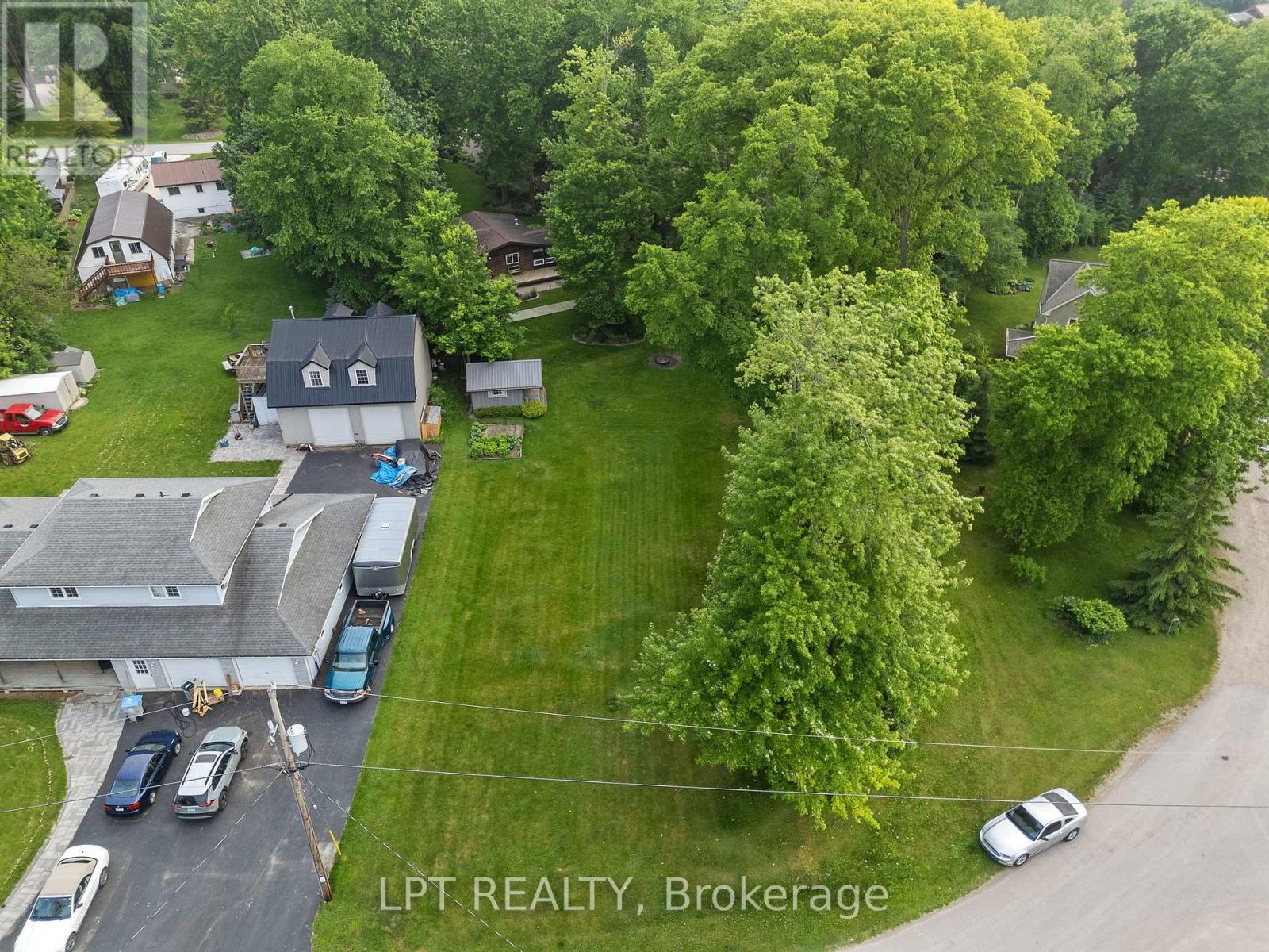 8459 Adams Court, Lambton Shores, Ontario  N0M 1T0 - Photo 5 - X13564298