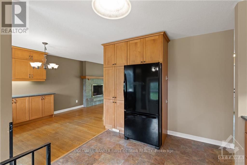 12 Oakwood Avenue, Ottawa, Ontario  K2E 6A5 - Photo 11 - X13564324