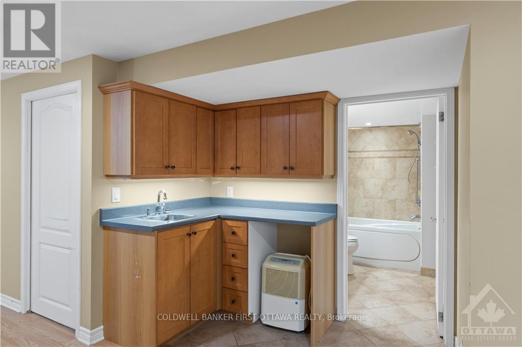 12 Oakwood Avenue, Ottawa, Ontario  K2E 6A5 - Photo 25 - X13564324