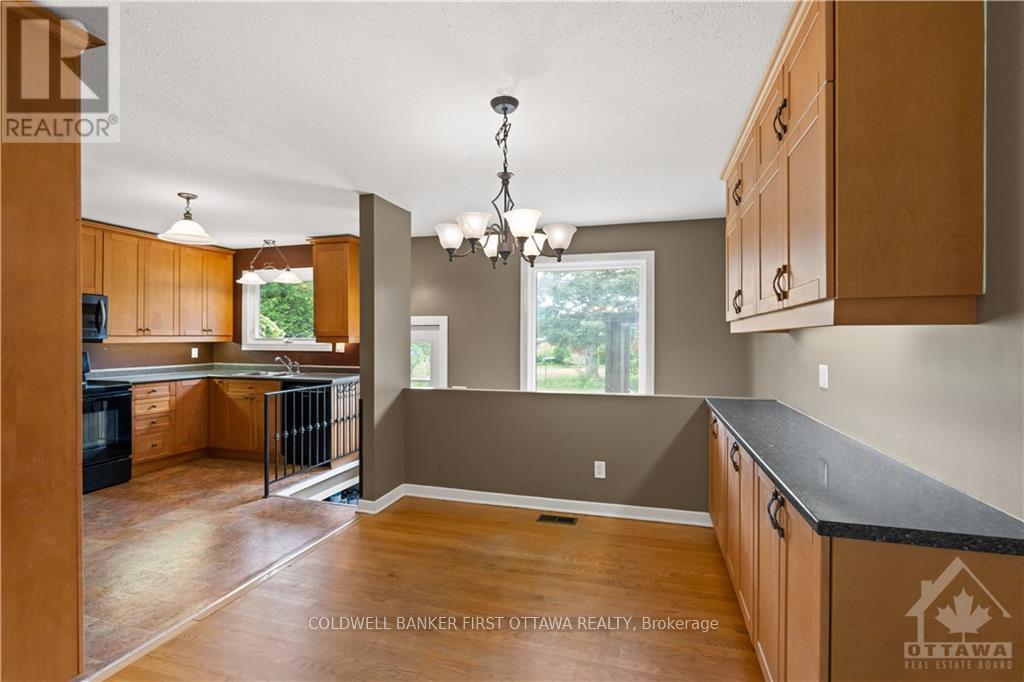 12 Oakwood Avenue, Ottawa, Ontario  K2E 6A5 - Photo 6 - X13564324