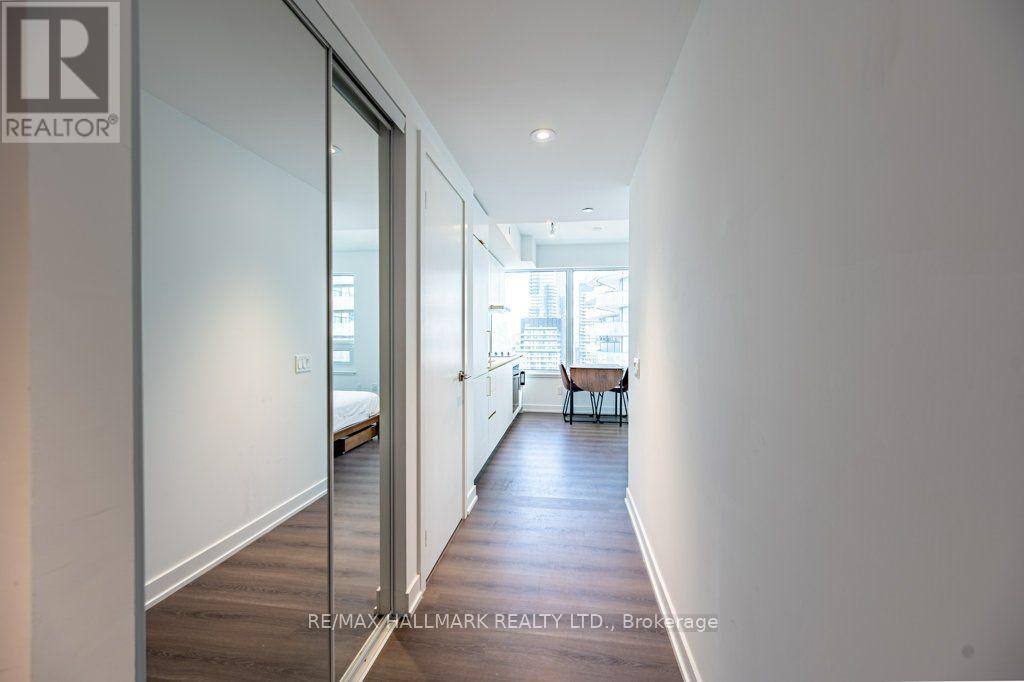 4515 - 8 Wellesley Street W, Toronto, Ontario M4Y 1E7 - Photo 3 - C13564328