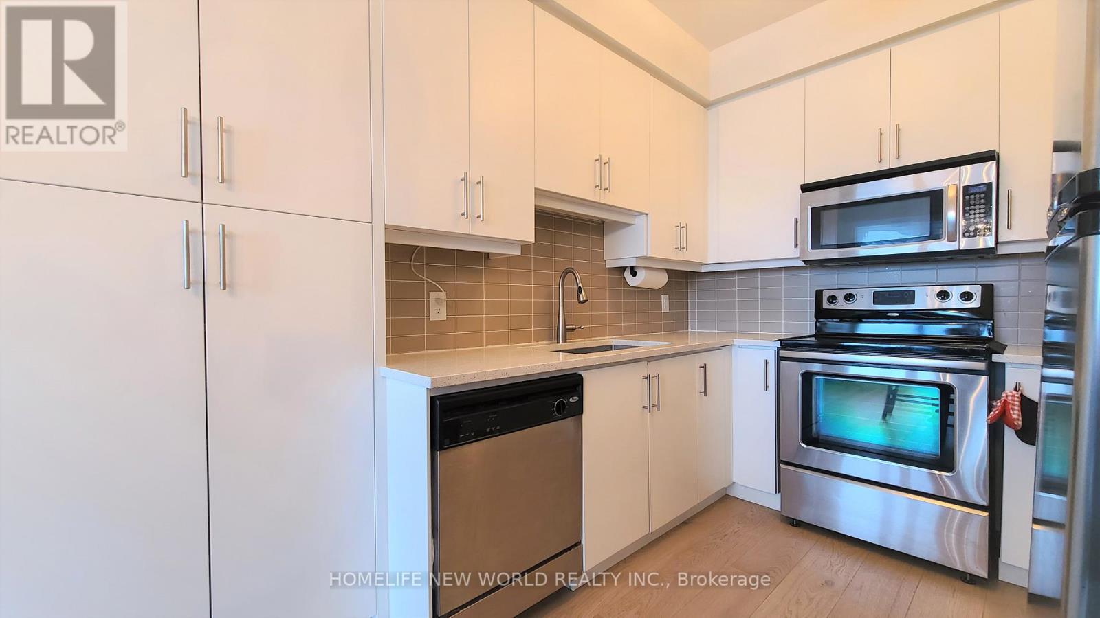 505 - 1 Hurontario Street, Mississauga, Ontario  L5G 3G8 - Photo 3 - W13564368