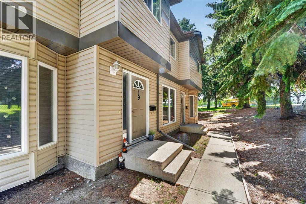 19, 275 Columbia Boulevard W, Lethbridge