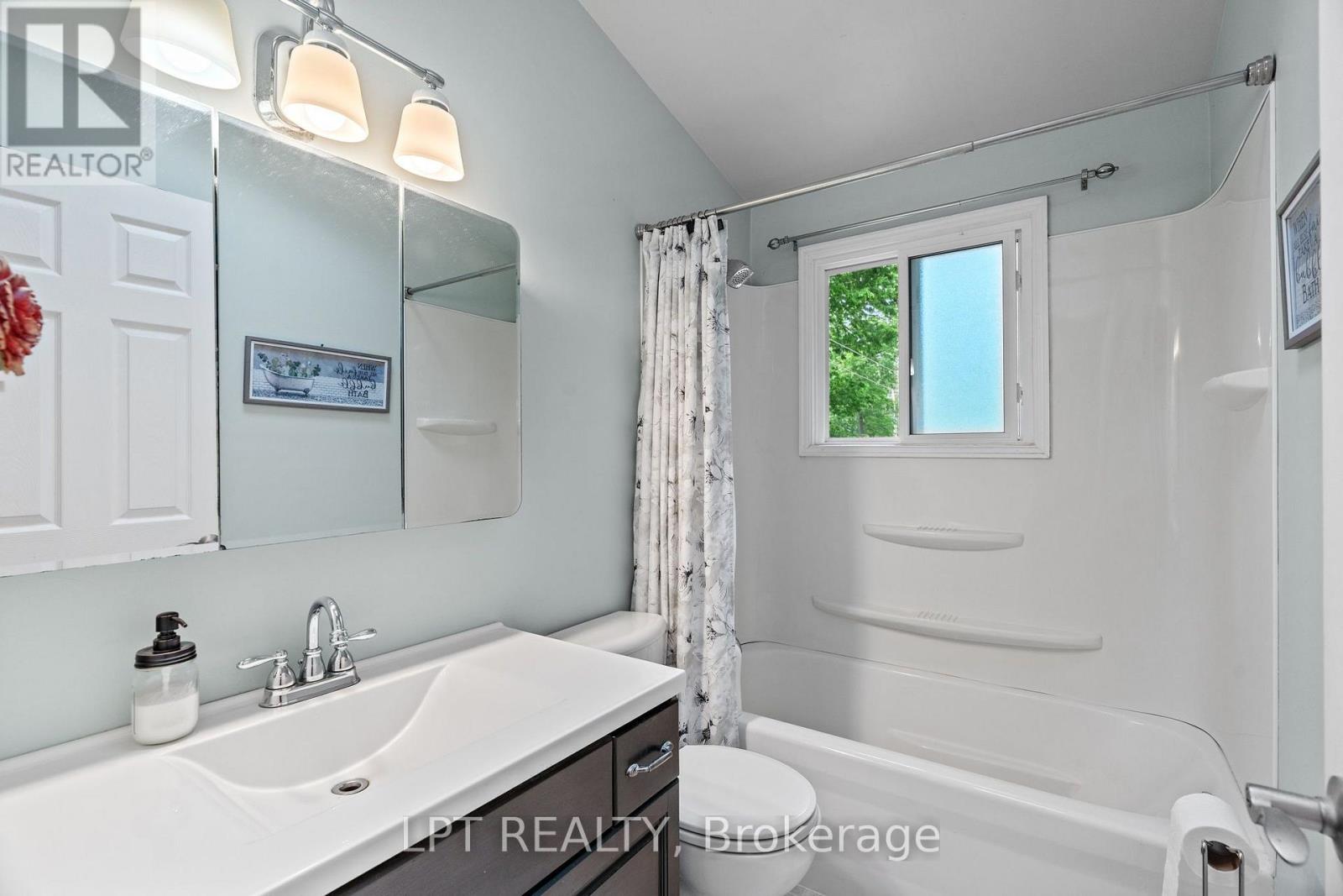 8452 Defore Drive, Lambton Shores, Ontario  N0M 1T0 - Photo 15 - X13564444