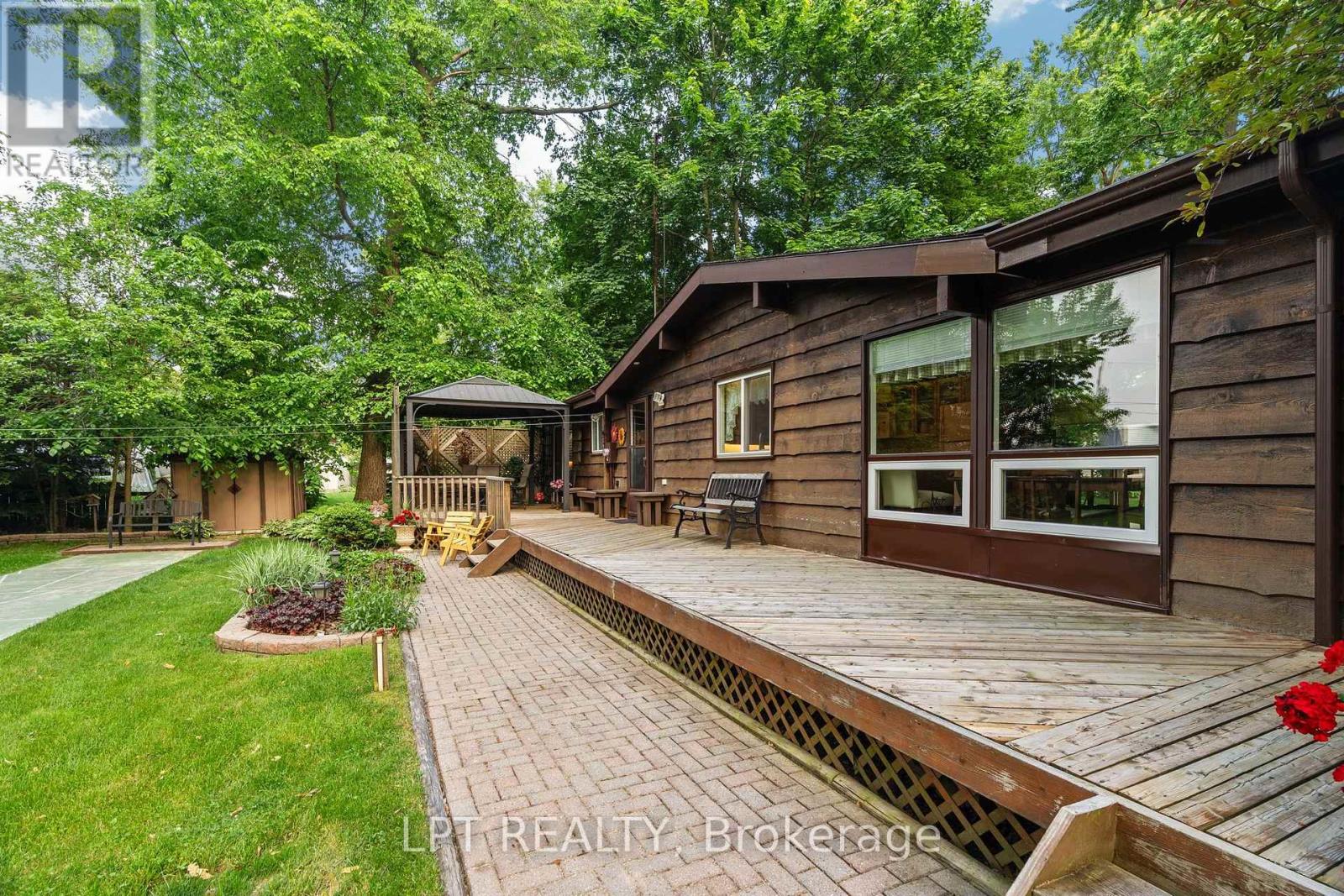 8452 Defore Drive, Lambton Shores, Ontario  N0M 1T0 - Photo 35 - X13564444