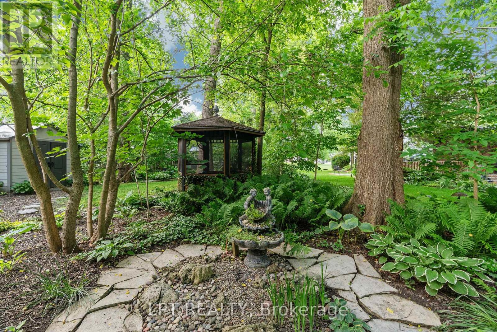 8452 Defore Drive, Lambton Shores, Ontario  N0M 1T0 - Photo 40 - X13564444