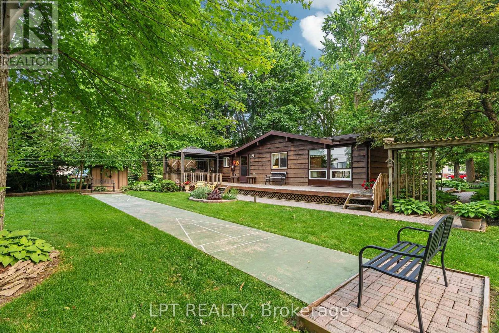 8452 Defore Drive, Lambton Shores, Ontario  N0M 1T0 - Photo 45 - X13564444