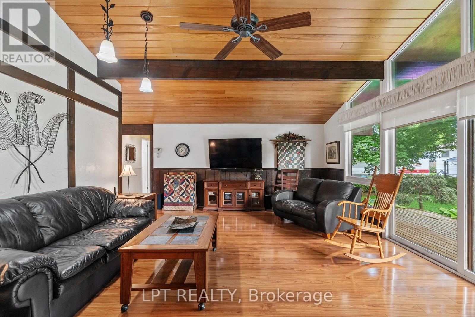 8452 Defore Drive, Lambton Shores, Ontario  N0M 1T0 - Photo 8 - X13564444
