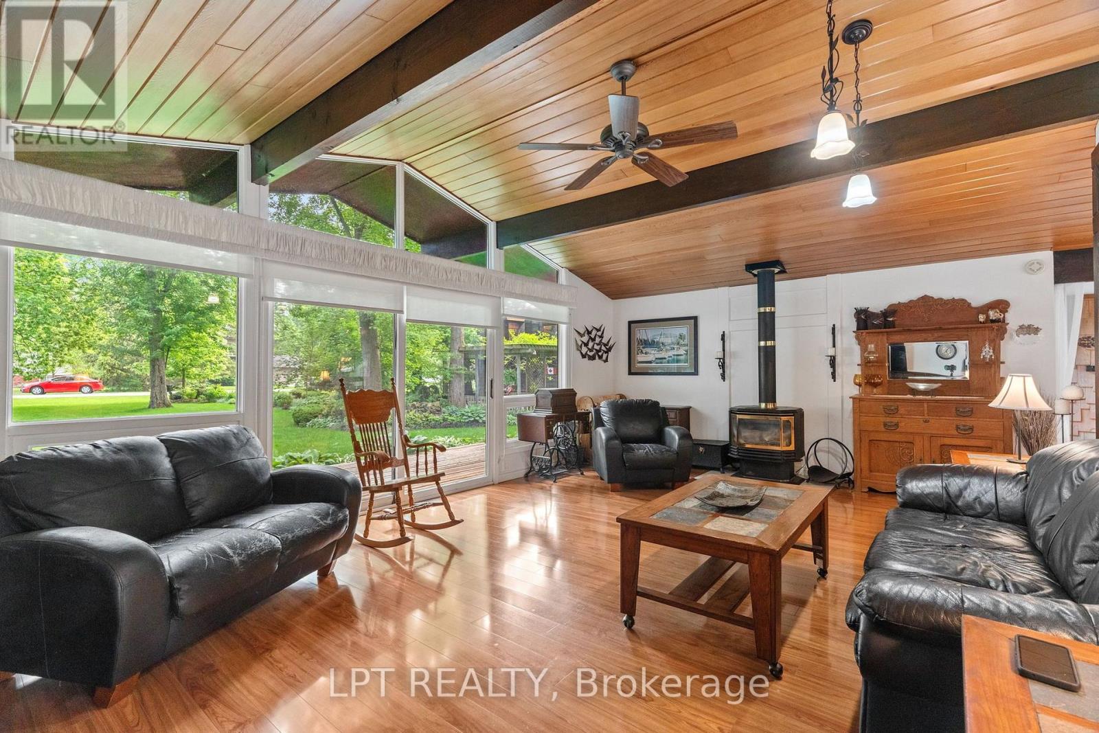 8452 Defore Drive, Lambton Shores, Ontario  N0M 1T0 - Photo 9 - X13564444