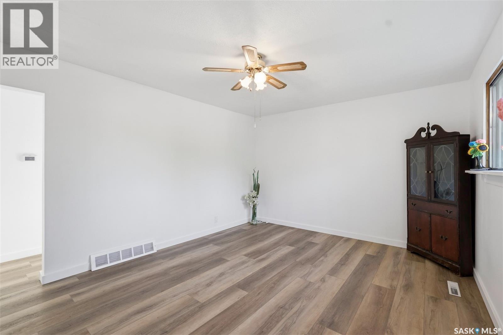 925 O Avenue S, Saskatoon, Saskatchewan  S7M 2S8 - Photo 8 - SK042612