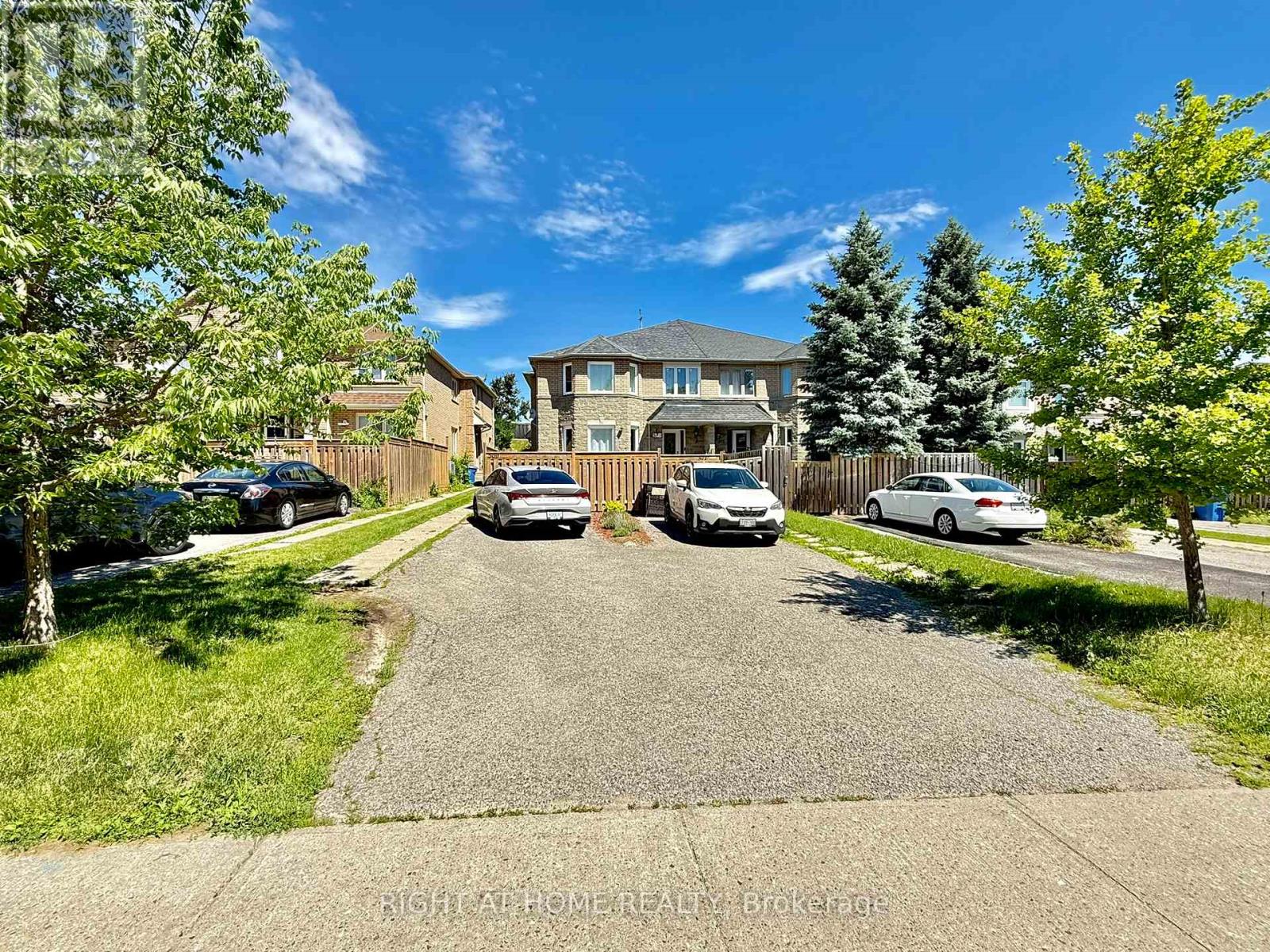 569 Walpole Crescent, Newmarket, Ontario L3X 2B5 - Photo 3 - N13477292