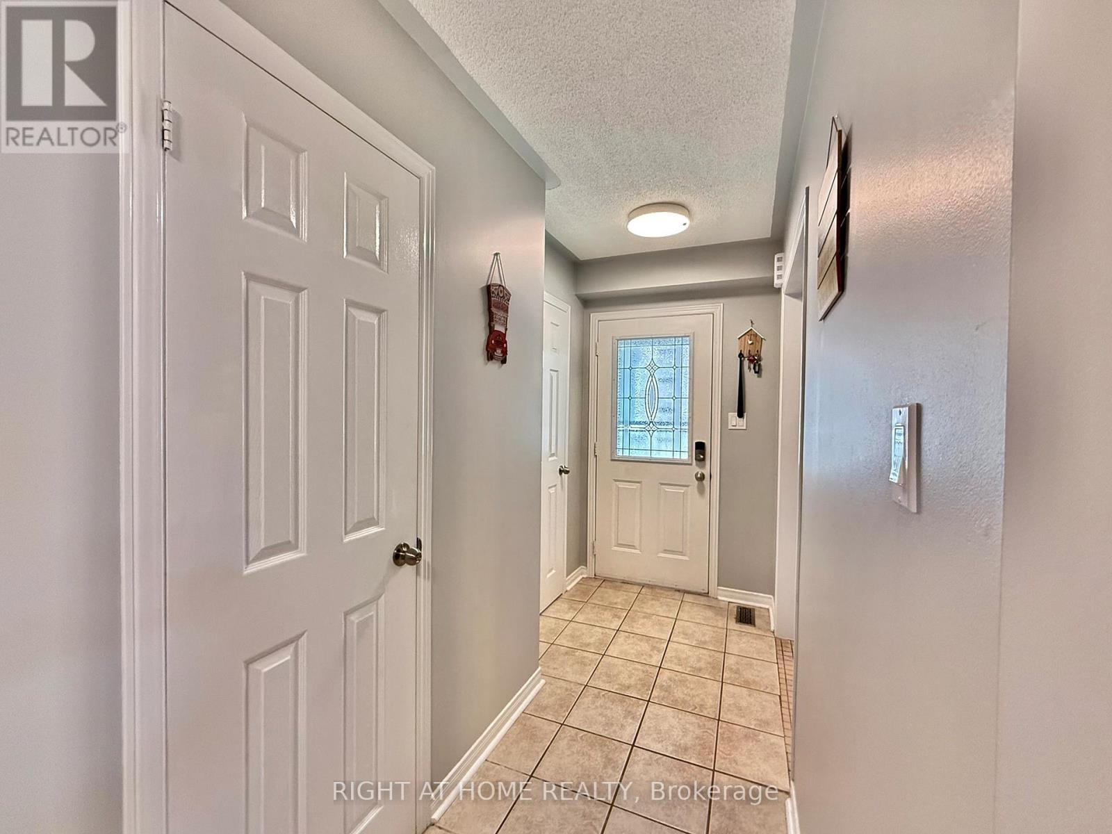 569 Walpole Crescent, Newmarket, Ontario L3X 2B5 - Photo 4 - N13477292