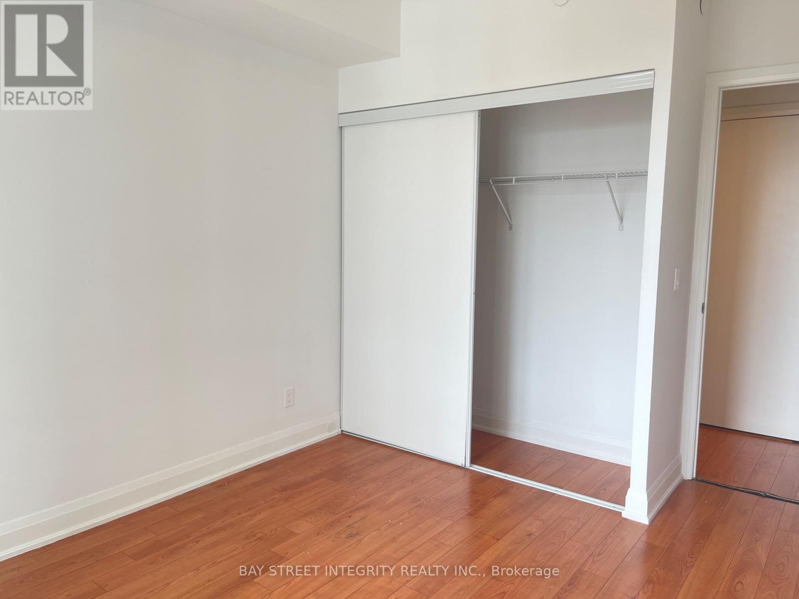 1001 - 68 Canterbury Place, Toronto, Ontario  M2N 0H8 - Photo 3 - C13564512