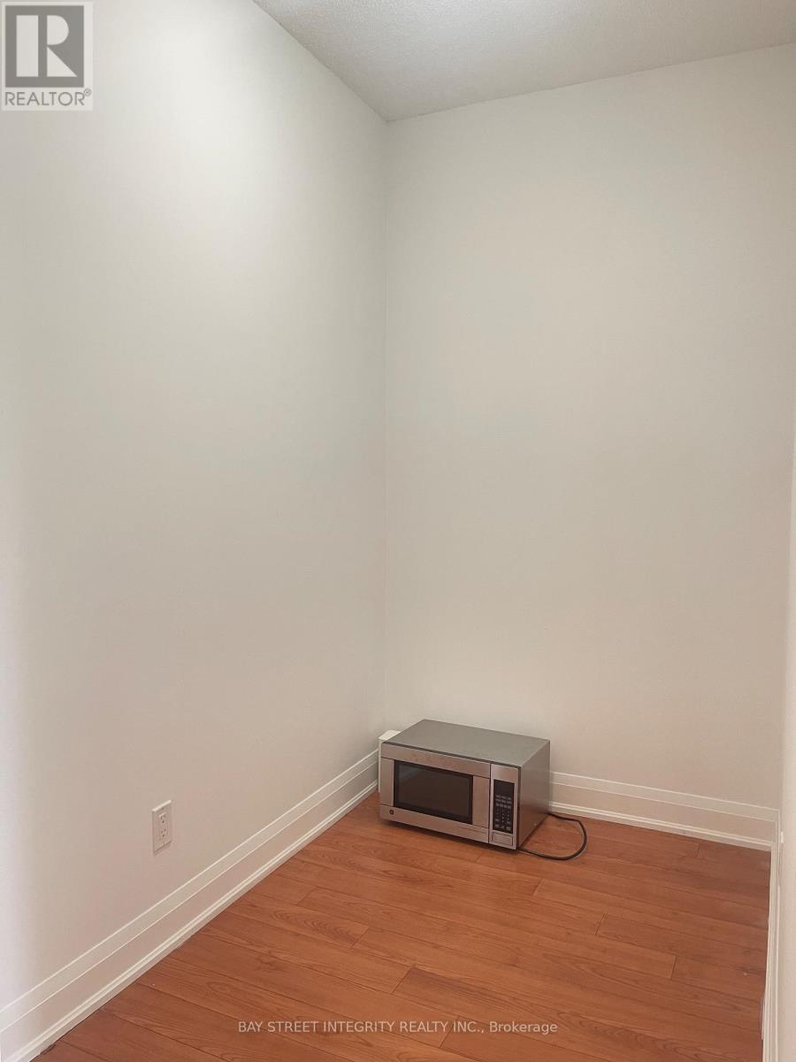 1001 - 68 Canterbury Place, Toronto, Ontario  M2N 0H8 - Photo 4 - C13564512